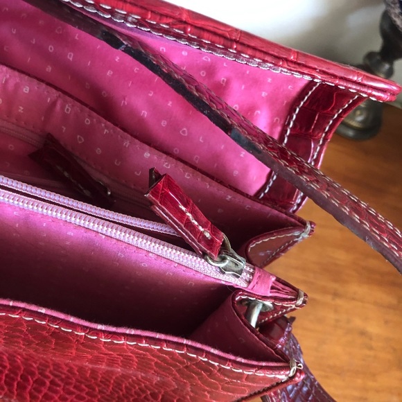 LIZ CLAIBORNE POWER RED HANDBAG - Picture 4 of 7